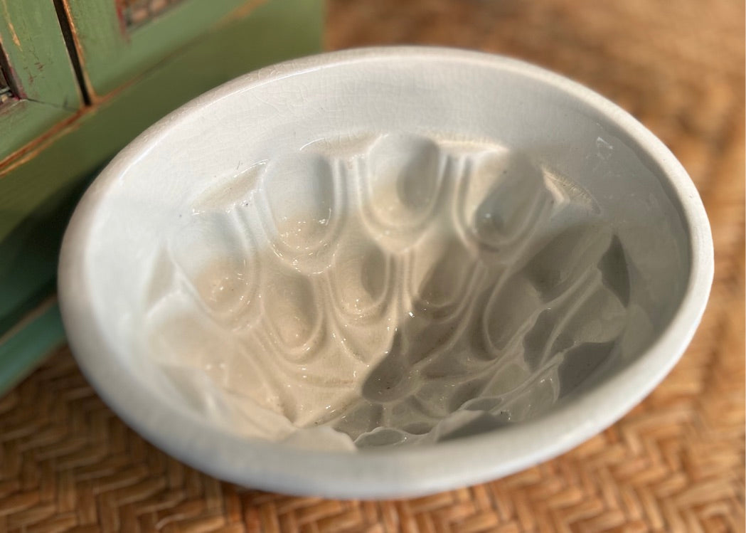 Vintage White Kitchenalia Jelly Mould