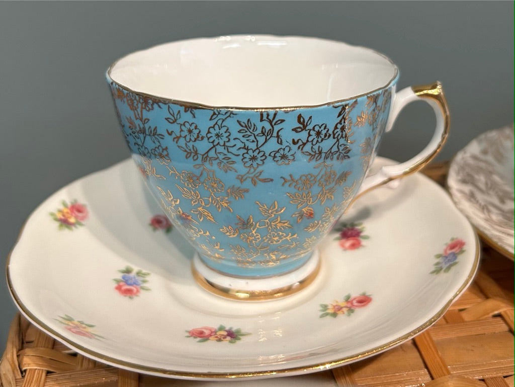 Mismatched Pretty Vintage Tea Cups and Saucers ~ Set of 6