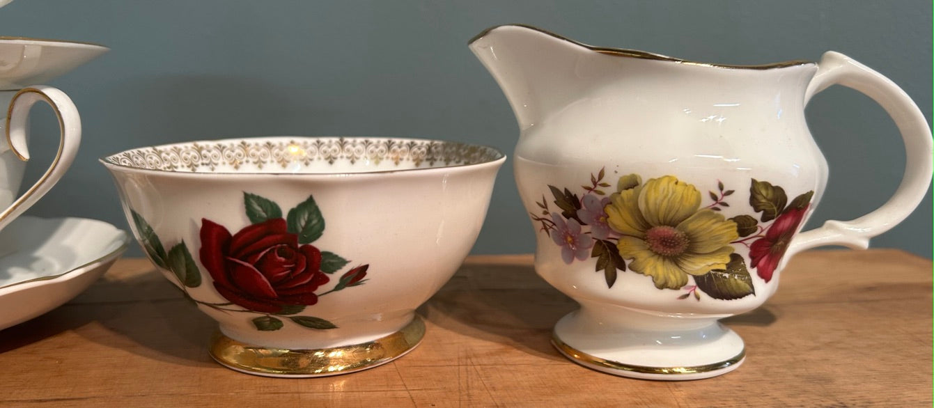 Mismatched Pretty Vintage Tea Cups and Saucers ~ Job lot Set of 6 with Jug