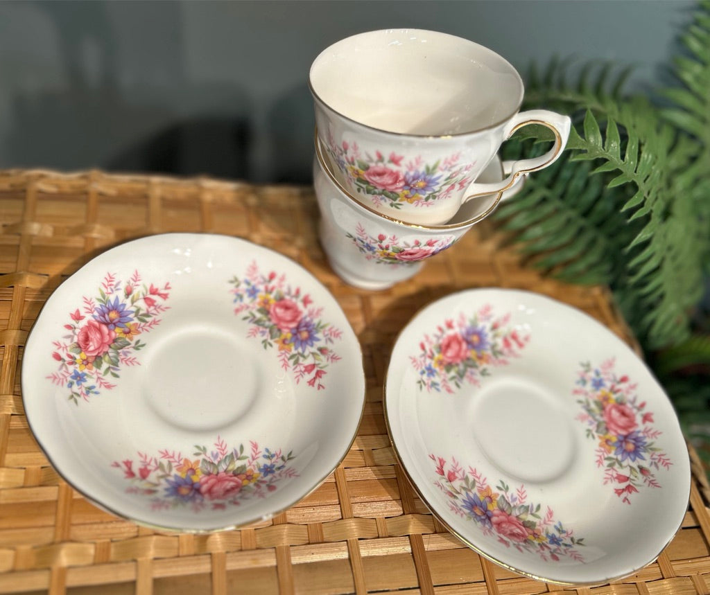 Pair Pretty Vintage Queen Anne Tea Cups and Saucers ~ Set of 2