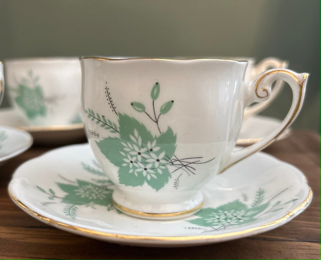 Set of 4 Cups and Saucers ~ Coffee Cups - Queen Anne