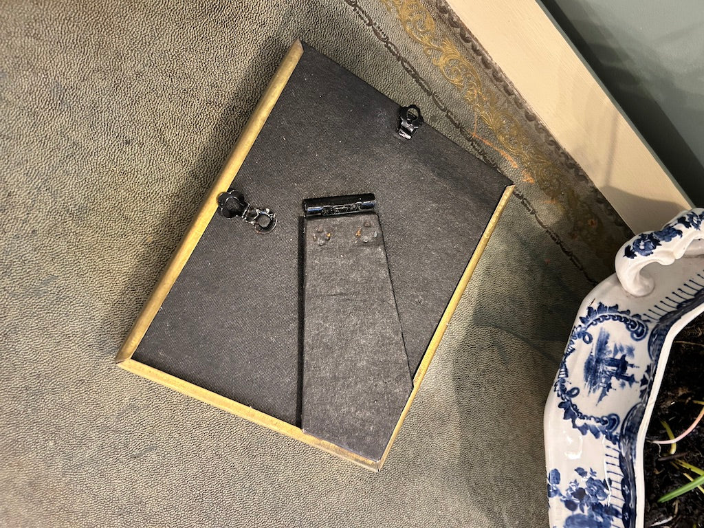 Small Vintage Gold Frame with Oval mount