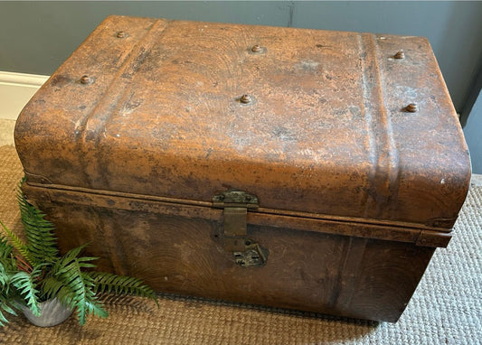 Vintage Tin Chest *B