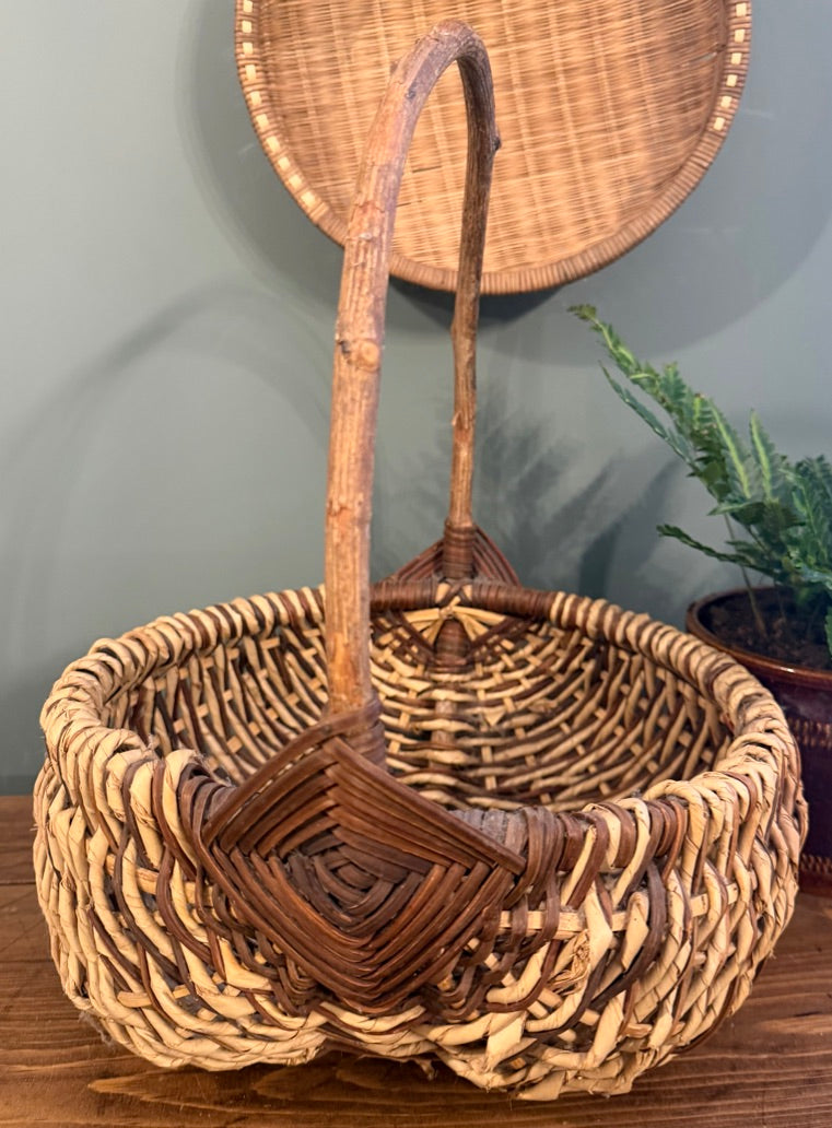Vintage Wicker Handled Basket - Natural handle