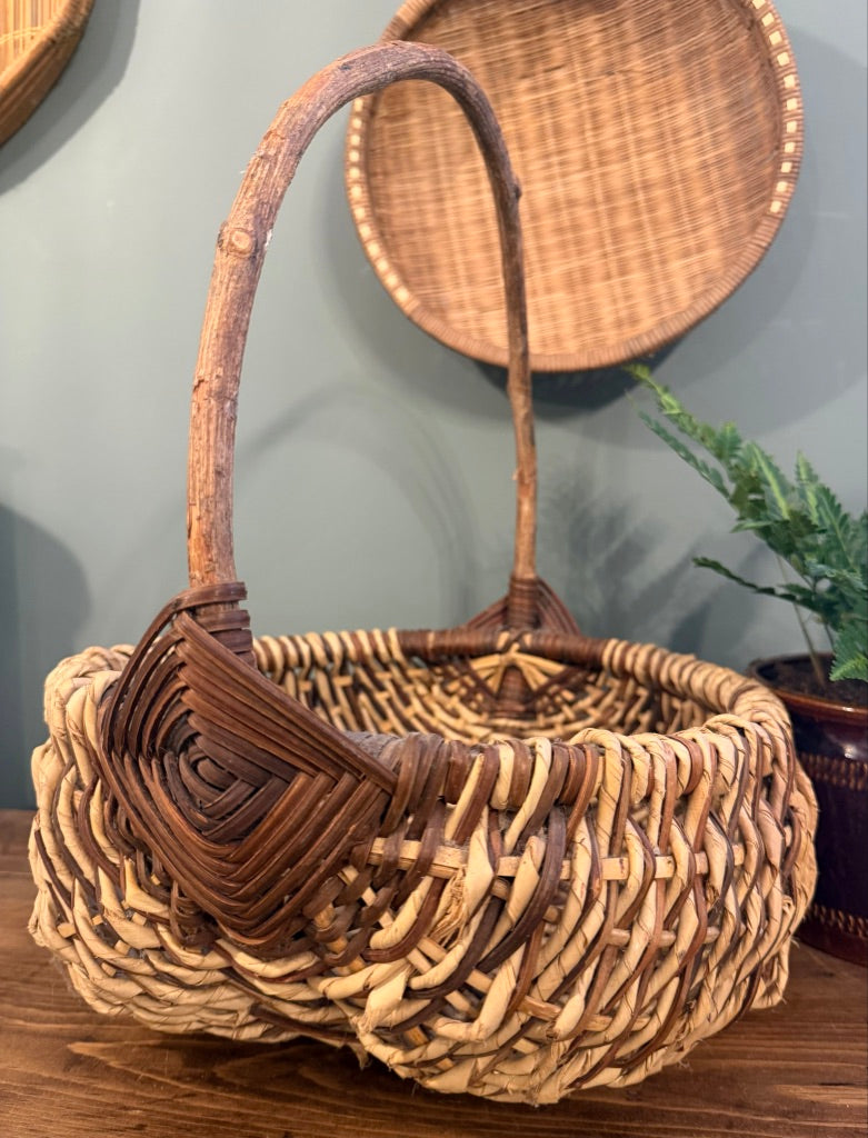Vintage Wicker Handled Basket - Natural handle