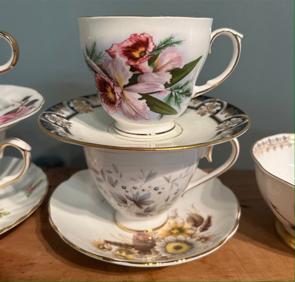 Mismatched Pretty Vintage Tea Cups and Saucers ~ Job lot Set of 6 with Jug