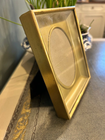 Small Vintage Gold Frame with Oval mount