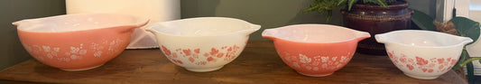 Vintage Set of 4 Pyrex Pink & White Gooseberry Mixing Bowls