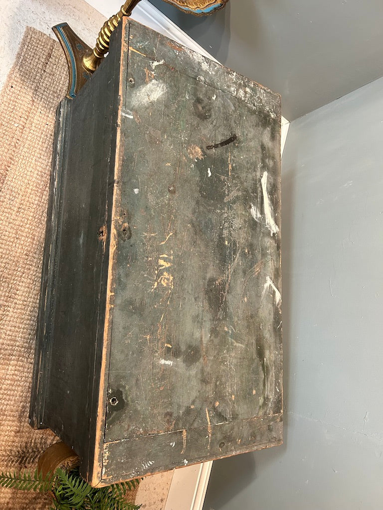 Rustic Pine Trunk