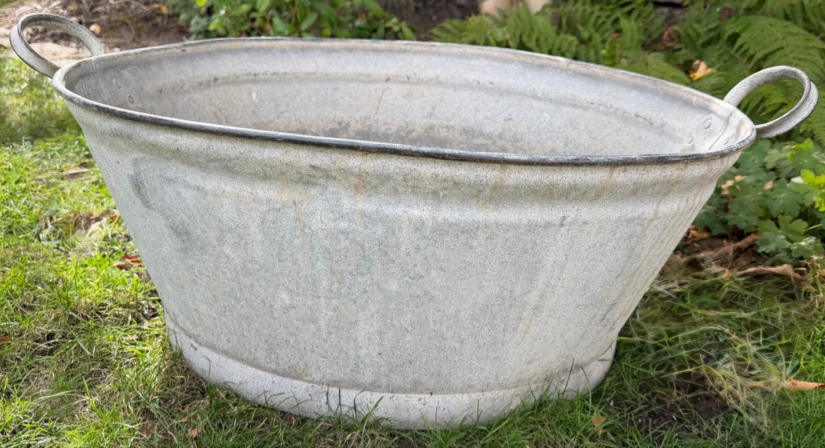 Vintage Large Galvanised Bath Tub - Great Planter