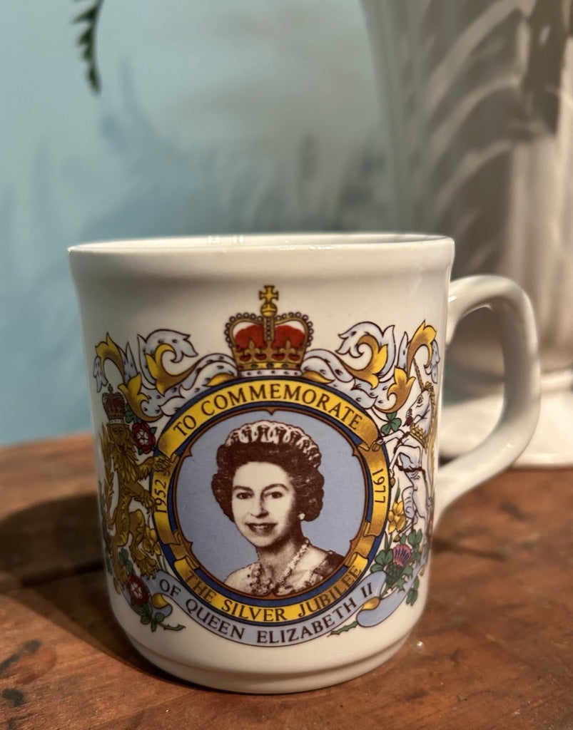 Vintage Silver Jubilee Royal Memorabilia - Mug