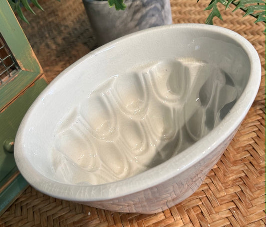 Vintage White Kitchenalia Jelly Mould